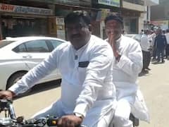 Pandharpur : सर्वसमान्यांचा आपला माणूस रवींद्र धंगेकर विठ्ठलाच्या दारी 'बुलेट'वर