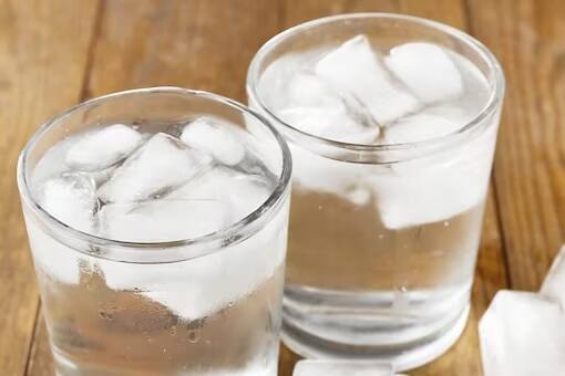 Cold water is harmful for health, know 4 reasons to avoid it Drinking Chilled Water: ઠંડુ પાણી સ્વાસ્થ્ય માટે છે હાનિકારક, જાણો શા માટે તેને અવોઈડ કરવું જોઈએ