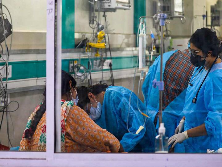Covid mock drills were also held at Government Hospital in Jammu’s Gandhi Nagar. Last week, Mandaviya had urged state health ministers to visit hospitals and oversee the mock drills on April 10 and 11. (Source: PTI)