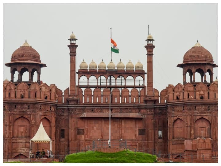 Red Fort Name Change Swami Chakrapani Maharaj Write TO Letter to PM Narendra Modi Red Fort: लाल किले का भी बदला जाएगा नाम? हिंदू महासभा ने पीएम मोदी से की 'भगवा किला' करने की मांग