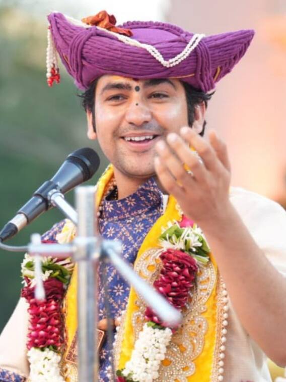 कितना पढ़े-लिखे हैं पंडित धीरेंद्र कृष्ण शास्त्री?