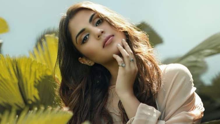 Rhea Chakraborty: After Sushant Singh Rajput death Rhea Chakraborty Joins MTV Roadies Season 19 As A Gang Leader, know in details Rhea Chakraborty: সুশান্তের মৃত্যুর প্রায় ৪ বছর পরে ক্যামেরার সামনে রিয়া, দেখা যাবে কোন ভূমিকায়?