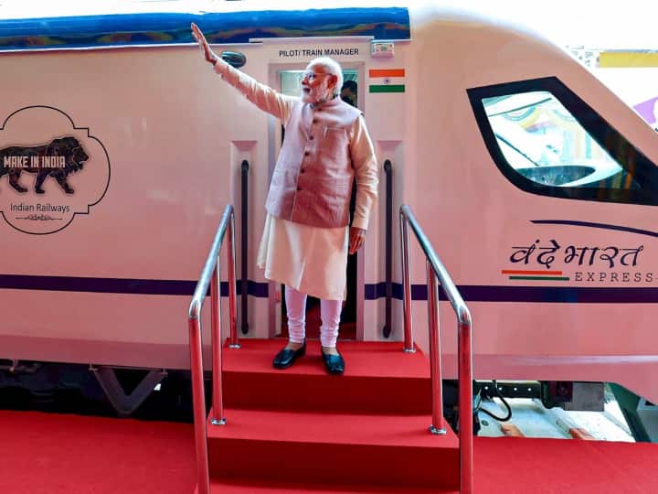 Delhi Jaipur Vande Bharat Express Train Fare Route Date Timing Facilities PM Narendra Modi Will Inaugurate 12 April ANN Vande Bharat: दिल्ली-जयपुर वंदे भारत एक्सप्रेस ट्रेन को PM मोदी 12 अप्रैल को दिखाएंगे झंडी, जानें- किराया और रूट से लेकर सबकुछ