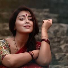 Shriya Saran: அன்று பலருக்கு கனவுக்கன்னி..இன்று அழகான அம்மா..ஸ்ரேயாவின் சிலிர்க்க வைக்கும் அசத்தல் மாற்றம்!