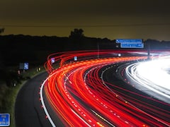 क्या कोई चीज लाइट की स्पीड से चल सकती है? अगर इंसान इस रफ्तार से चलेगा क्या होगा?