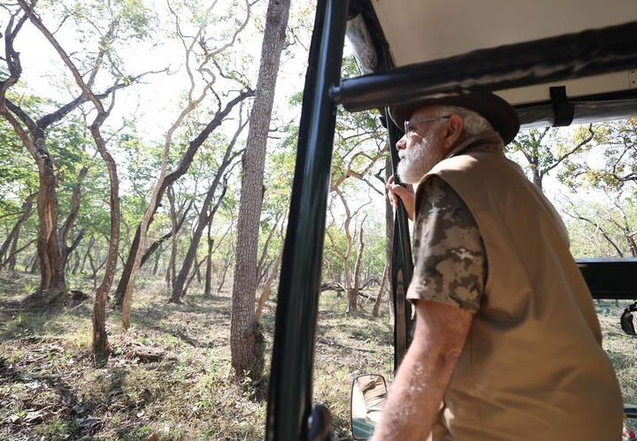 இந்த புகைப்படங்களுக்கு மக்கள் பலர் லைக்ஸ்களையும் கமெண்ட்ஸ்களையும் குவித்து வருகின்றனர்.