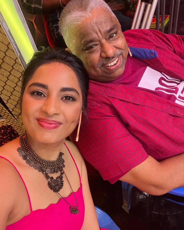 இந்த போட்டோக்களுக்கு, குக் வித் கோமாளி ரசிகர்கள் லைக்ஸ் குவித்து வருகின்றனர்.