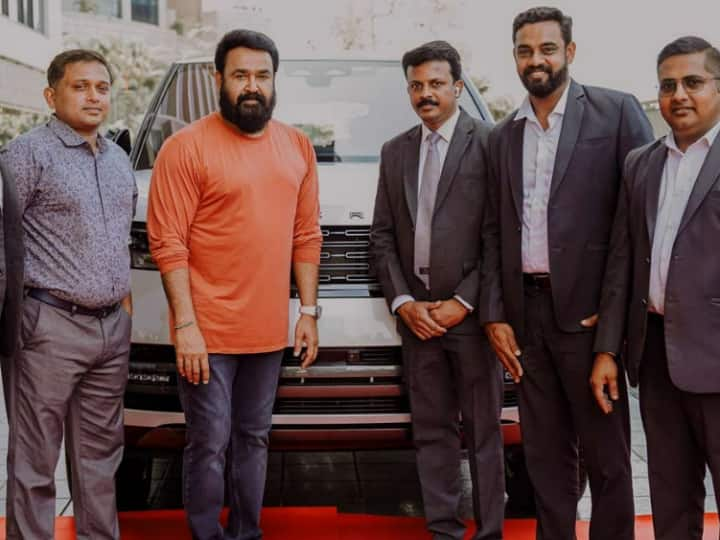 Mohanlal Car Collection: मेगास्टार मोहनलाल ने हाल ही में उन्होंने 5 करोड़ की रेंज रोवर गाड़ी खरीदी है. लेकिन आपको जानकर हैरानी होगी कि इससे पहले भी उनके गैराज में करोड़ों की कई गाड़ियां शामिल है.