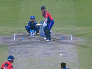 David Warner RightHand Batting: மும்பைக்கு எதிராக வலது கையில் பேட்டிங் செய்த வார்னர்..! ஆச்சரியத்தில் ரசிகர்கள்..!