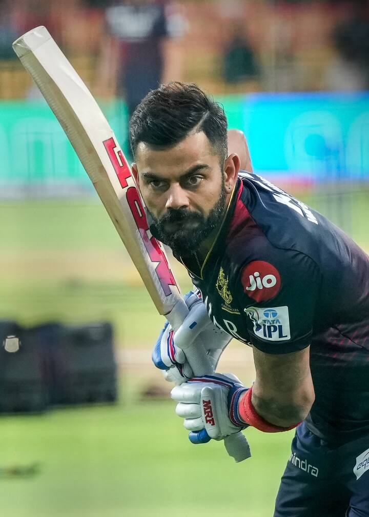ராயல் சேலஞ்சர்ஸ் அணி 2 விக்கேட் இழப்பிற்கு 20 ஓவரில் 212 ரன்களை அடித்தது.