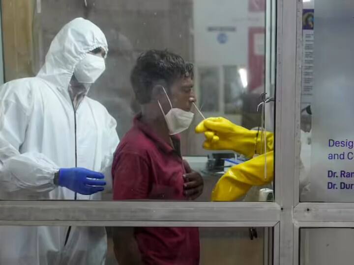 Mathura Banke Bihari Mandir issued A Corona Guideline Uttar Pradesh Covid Update UP Corona Update: यूपी में बढ़ा कोरोना का खतरा! अब बांके बिहारी मंदिर ने जारी की गाइडलाइन, जाने से पहले पढ़ लें ये डीटेल्स