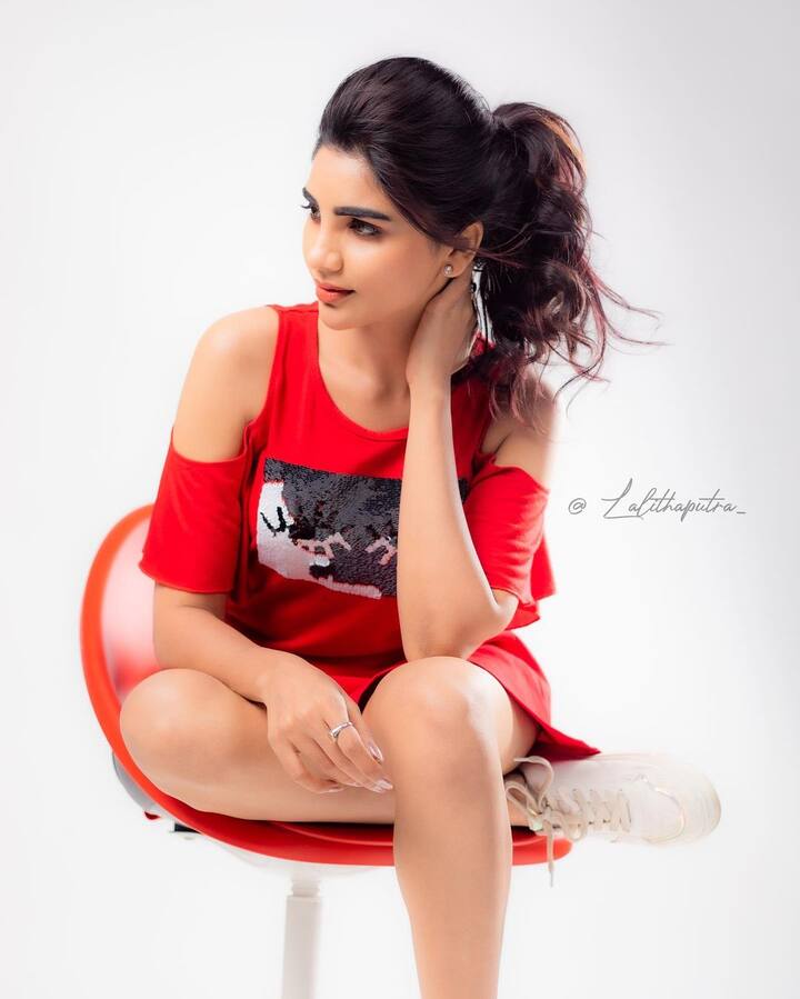 వర్ష లేటెస్ట్ ఫోటోస్.
