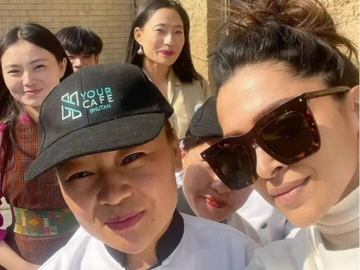 Deepika Padukone took selfie with fans in no makeup look  in Bhutan went viral on social media Deepika Padukone Viral Photos: भूटान पहुंचकर नो मेकअप लुक में फैंस के साथ दीपिका ने ली सेल्फी, पलभर में हुई वायरल