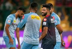 மீண்டும் மீண்டுமா..தோல்வி பெற்ற ஆர்.சி.பிஅணியை ட்ரால் செய்து வரும் நெட்டிசன்ஸ்!