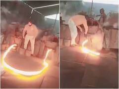 लावा की तप रही लोहे की भट्ठी में काम कर रहा शख्स, रोंगटे खड़े कर देगा ये सीन