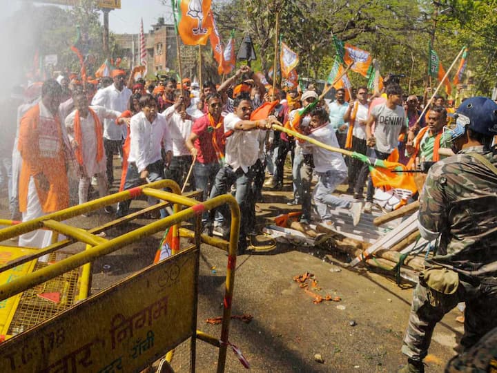 BJP workers faced water cannons and were lathi charged as they clashed with police in Jharkhand during a march to gherao the state secretariat.