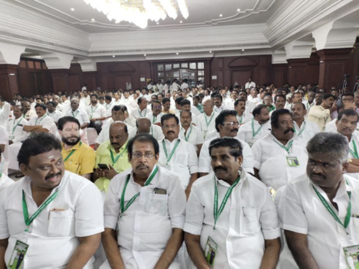 சசிகலா, தினகரன் உள்ளிட்ட அனைவரையும் மாநாட்டிற்கு அழைப்போம் - திருச்சியில் ஓ.பி.எஸ் பேட்டி