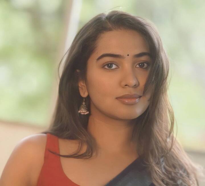 అక్క శివాని తో కలసి 'శివాని-శివాత్మక మూవీస్' ప్రొడక్షన్ కంపెనీని నడుపుతోంది శివాత్మిక.
