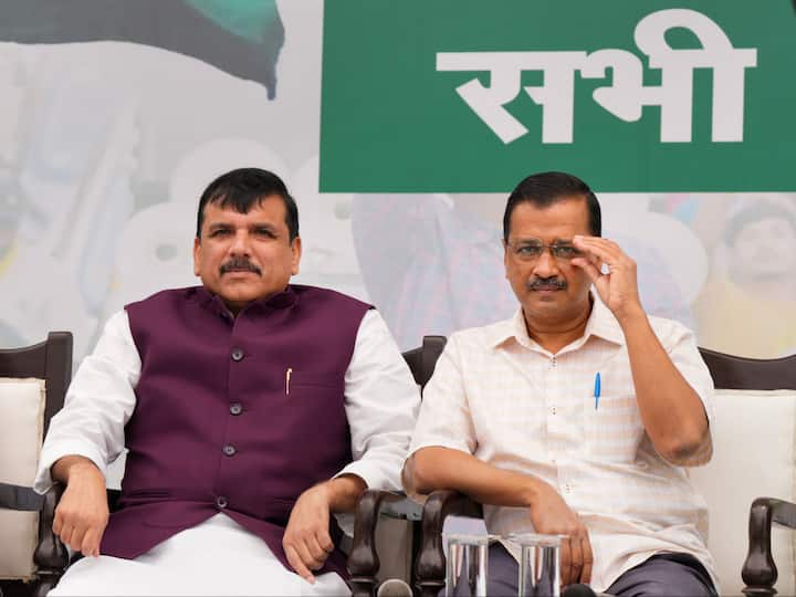 The Aam Aadmi Party office in New Delhi was decked out in flowers and balloons, and party workers danced to drumbeats to celebrate the political group's new status as a national party on Tuesday. At DDU Marg, a large number of AAP leaders and employees congregated as party flags, patriotic songs, and yellow and blue balloons adorned the streets. At the celebrations, sweets were given out by other party members to a large number of female workers.