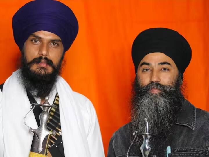 Amritpal Singh Case: 'मैं एकदम सही सलामत...', जानें गिरफ्तारी के बाद क्या बोला अमृतपाल का करीबी पप्पलप्रीत सिंह Papalpreet singh statement after arrest says i am safe police arrested me on monday from kathunangal Amritpal Singh Case: 'मैं एकदम सही सलामत...', जानें गिरफ्तारी के बाद क्या बोला अमृतपाल का करीबी पप्पलप्रीत सिंह