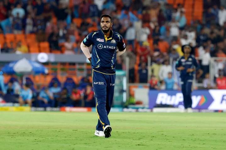 लेकिन क्या आप जानते हैं कि यश दयाल और रिंकू सिंह डोमेस्टिक क्रिकेट में एक ही टीम यानी उत्तर प्रदेश से खेलते हैं. दोनों खिलाड़ियों के बीच अच्छी बॉन्डिंग है. दोनों आईपीएल से पहले ही एक दूसरे को बखूबी जानते हैं.