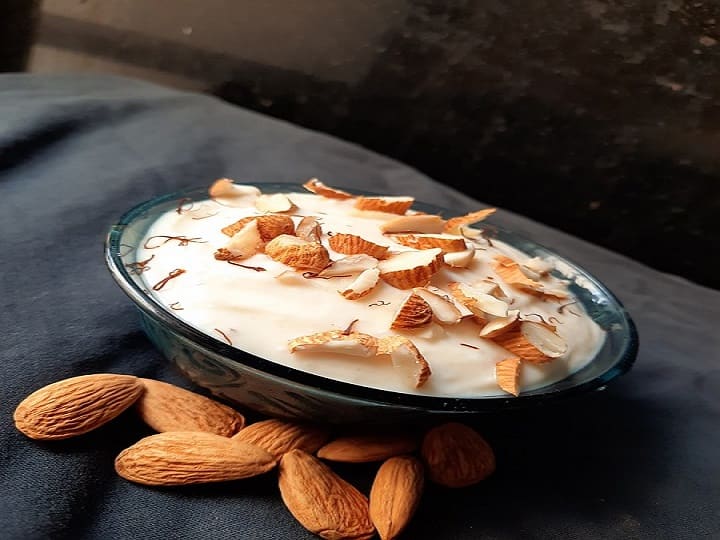 sweeets Benefits Eating sweets with a cooling effect does not cause upset stomach Sweet Benefits: पेट नहीं होगा गड़बड़, गर्मियों में इन ठंडी तासीर की देसी मिठाई खाकर देखें