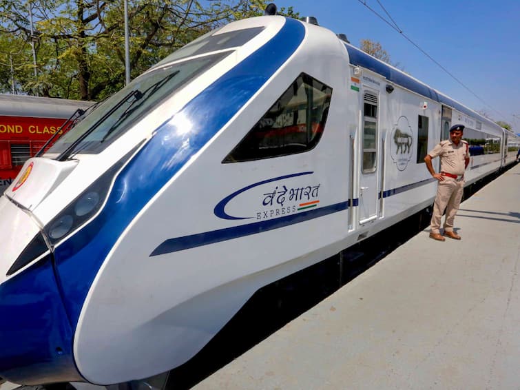 Trial of Rajasthan's third Vande Bharat Express tomorrow, PM to flag off Udaipur-Jaipur Vande Bharat Express on 24th ann Rajasthan: राजस्थान की तीसरी वंदे भारत एक्सप्रेस का ट्रायल कल, 24 सितंबर PM मोदी दिखाएंगे हरी झंडी, जानें किराया