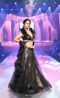 Hina Khan: ਬਲੈਕ ਲਹਿੰਗਾ ਪਾ ਕੇ ਹਿਨਾ ਖਾਨ ਨੇ ਕੀਤੀ ਰੈਂਪ ਵਾਕ, ਤਸਵੀਰਾਂ ਦੇਖ ਕੇ ਯੂਜ਼ਰਸ ਨੇ ਕੀਤਾ ਟ੍ਰੋਲ