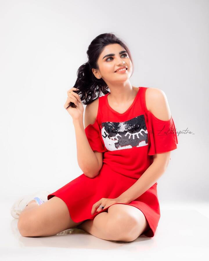 వర్ష లేటెస్ట్ ఫోటోస్.