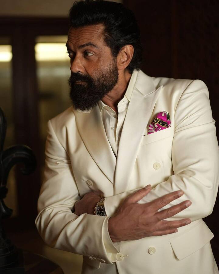 वर्कफ्रंट की बात करें तो बॉबी देओल बहुत जल्द फिल्म ‘एनिमल’ में नजर आने वाले हैं. ये फिल्म 11 अगस्त 2023 को रिलीज होगी.