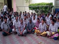 பழனி கோவில் தூய்மை பணியாளர்கள் பணியை புறக்கணித்து போராட்டம்