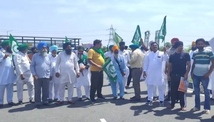 Samrala News : Bharti Kisan Union Kadian protest on the highway regarding the demands of the farmers Samrala News : ਭਾਰਤੀ ਕਿਸਾਨ ਯੂਨੀਅਨ ਕਾਦੀਆਂ ਵੱਲੋਂ ਕਿਸਾਨਾਂ ਦੀਆਂ ਮੰਗਾਂ ਨੂੰ ਲੈ ਕੇ ਹਾਈਵੇ 'ਤੇ ਧਰਨਾ