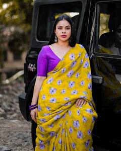 sumona chakraborty: સાડી લૂકમાં ખૂબ જ બોલ્ડ લાગે છે સુમોના ચક્રવર્તી, જુઓ તસવીરો