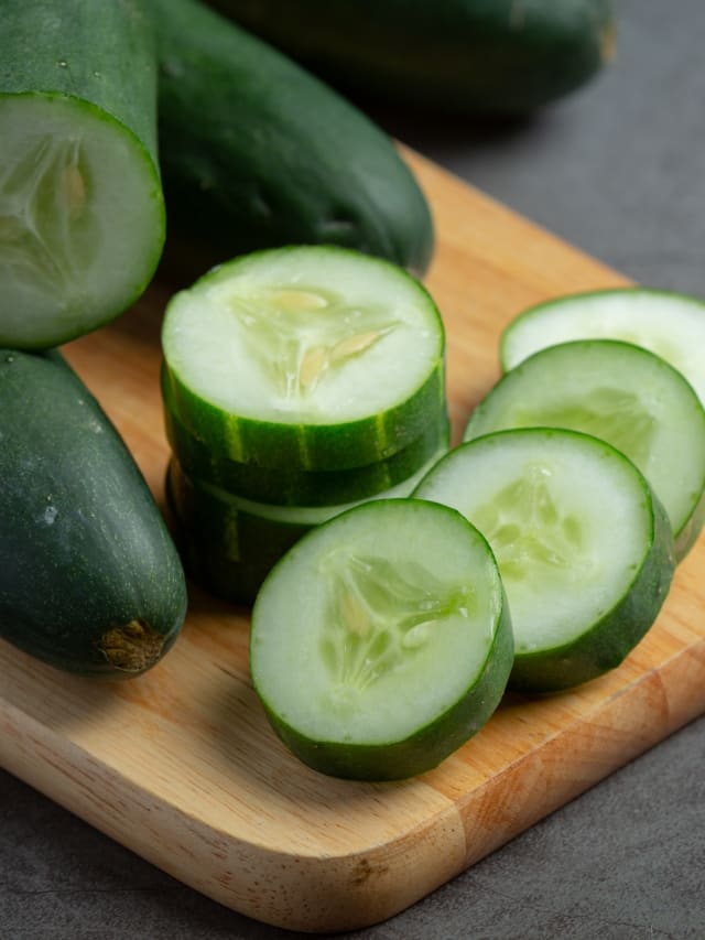 in constipation problems eat in this way  cucumber its beneficial for you Health: કબજિયાત સહિત આ સમસ્યામાં કારગર છે કાકડી, આ રીતે કરો સેવન