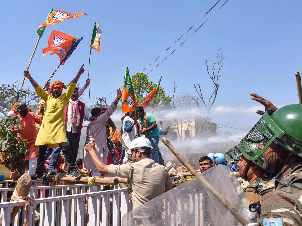 BJP Workers Jharkhand Water Cannons Lathi-Charge Hemant Soren ...