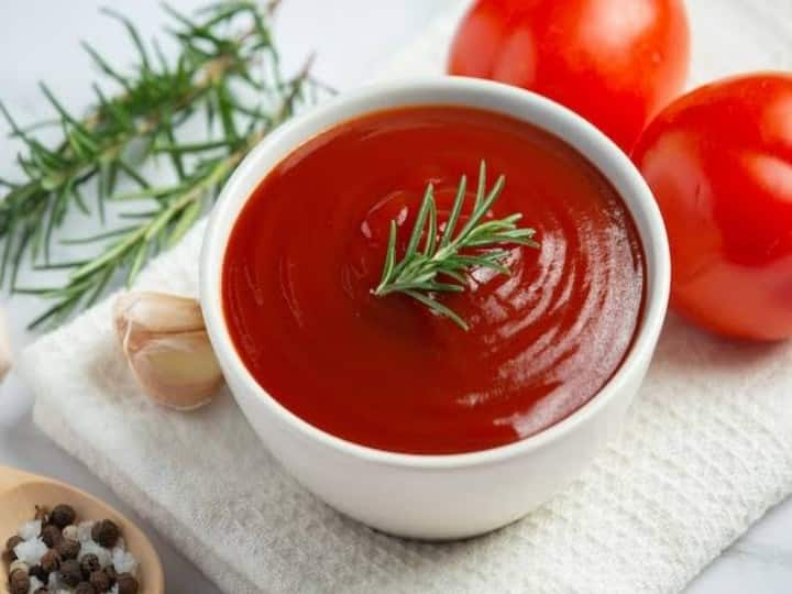 health tips side effects of tomato ketchup in hindi कुछ खाने से पहले ढूंढते हैं Tomato Ketchup तो हो जाइए सावधान..कहीं स्वाद बढ़ाने के चक्कर में पड़ न जाएं बीमार