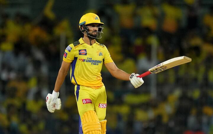 ऋतुराज गायकवाड दुसऱ्या क्रमांकावर आहे. गायकवाडने तीन सामन्यात 189 धावांचा पाऊस पाडलाय. त्याने दोन अर्धशतके झळकावली आहेत.