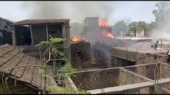 ভরদুপুরে সুতিতে বিধ্বংসী আগুন, ছারখার ১০টি বাড়ি