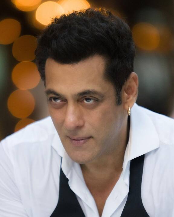 'मेरा कोई नाम नहीं है, लेकिन मैं भाईजान के नाम से जाना जाता हूं', असं म्हणत सलमानच्या आगामी सिनेमाचा ट्रेलर आऊट करण्यात आला आहे.