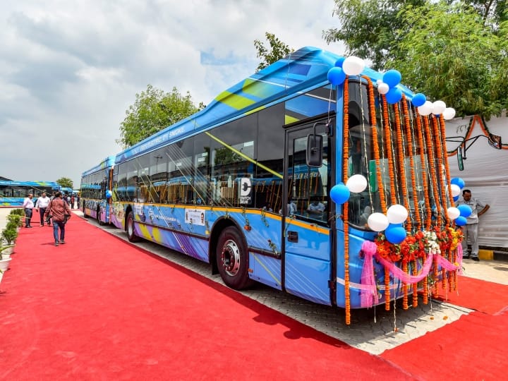 100 Electric Buses will reach Delhi From UP Lucknow In Last Week Of April Know Facilities ANN Delhi Electric Bus: जल्द ही 100 इलेक्ट्रिक बसों की पहली खेप आने वाली है दिल्ली, जानें- क्या होगी खासियत?