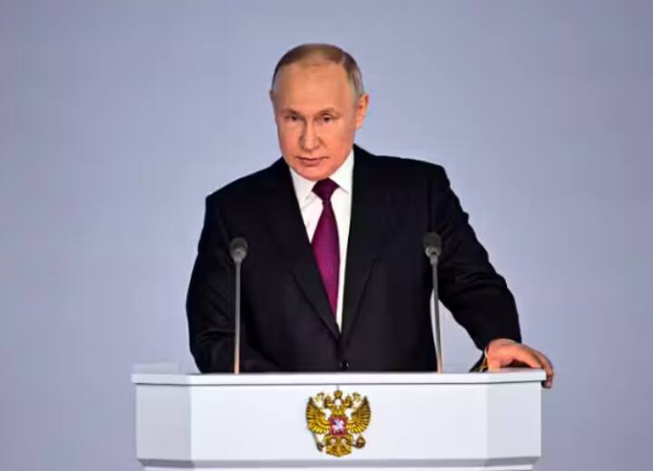 Vladimir Putin: आंखों से दे रहा धुंधला दिखाई, जीभ हो जा रही सुन्न, व्लादिमीर पुतिन की बिगड़ती तबीयत देख डॉक्टर्स भी हैं चिंतित Vladimir Putin Suffers From Blurred Vision And Numb Tongue Vladimir Putin: आंखों से दे रहा धुंधला दिखाई, जीभ हो जा रही सुन्न, व्लादिमीर पुतिन की बिगड़ती तबीयत देख डॉक्टर्स भी हैं चिंतित