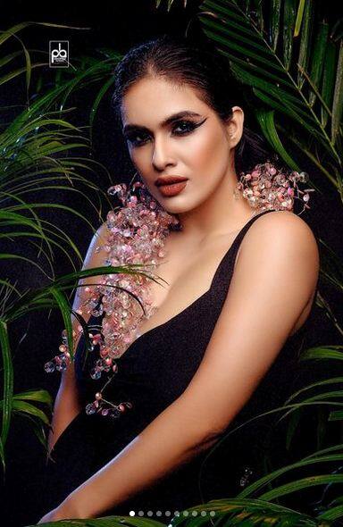 ਨੇਹਾ ਮਲਿਕ ਨੇ ਬਲੈਕ ਡੀਪ ਨੇਕ ਡਰੈੱਸ 'ਚ ਮਚਾਈ ਤਬਾਹੀ