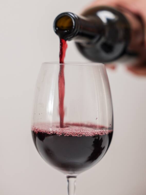 एक बूंद शराब भी ज़हर, लेकिन Red Vine फायदेमंद कैसे ?