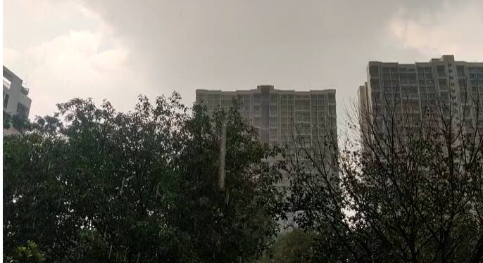 मराठवाडा, विदर्भात वादळी वाऱ्यासह मोठ्या प्रमाणावर गारपीट झाली.