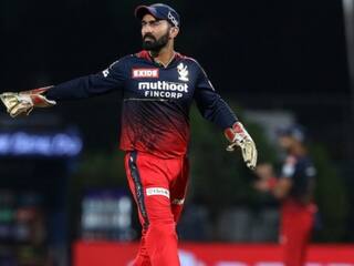 IPL 2023: दिनेश कार्तिक लखनऊ के खिलाड़ी को नहीं कर पाए रन आउट, सोशल मीडिया पर फैंस बोले- 'तुम धोनी नहीं हो भाई'