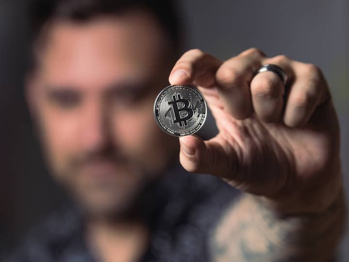 Rising inflation: With the inflation of the US dollar on the rise, investors are becoming increasingly concerned about the potential loss of value in their assets. Historically, certain assets have held or even appreciated in value during times of inflation, prompting investors to seek alternative investment options. [Image credits: Pexels]