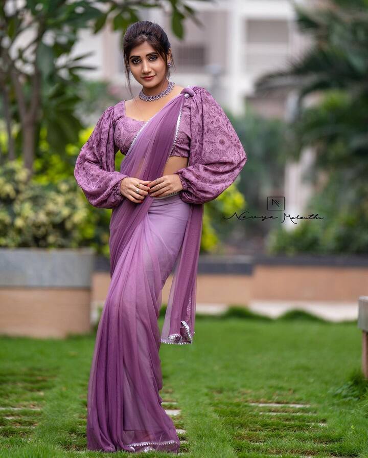 తరువాత డ్యాన్స్ షోలో కూడా అలరించింది. ప్రస్తుతం సినిమా అవకాశాల కోసం ఎదురుచూస్తోంది వాసంతి.