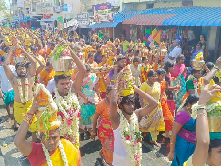 கரூர் ஸ்ரீ முத்துமாரியம்மன் ஆலய பங்குனி திருவிழா - பக்தர்கள் நேர்த்திக் கடன்