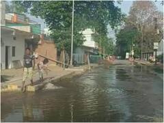 सीधी: घर तक नहीं पहुंच पाई 'नल-जल योजना' की एक भी बूंद, लेकिन सड़क पर बह रहा हजारों लीटर पानी