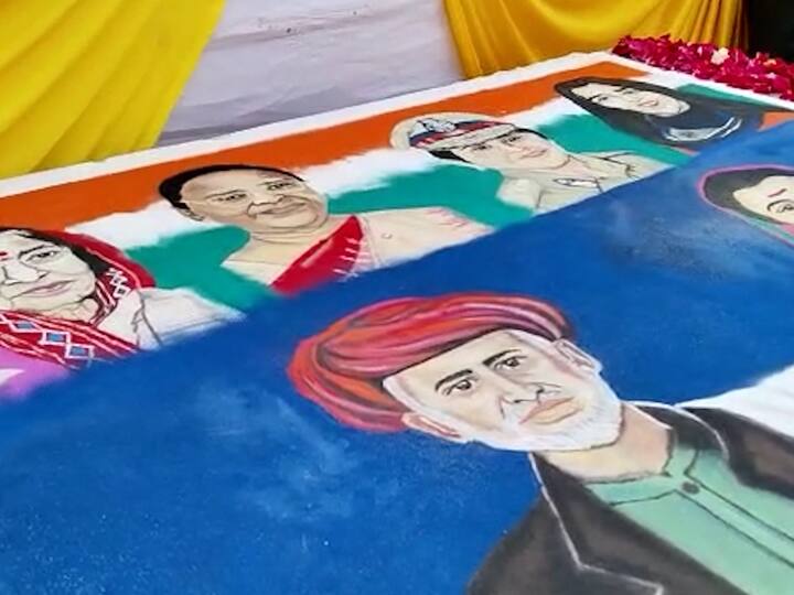 स्त्री शिक्षणाची दार खुले करणाऱ्या सावित्रीबाई फुले,महात्मा फुले यांच्यासह इतरांचीही रेखाटली रांगोळी